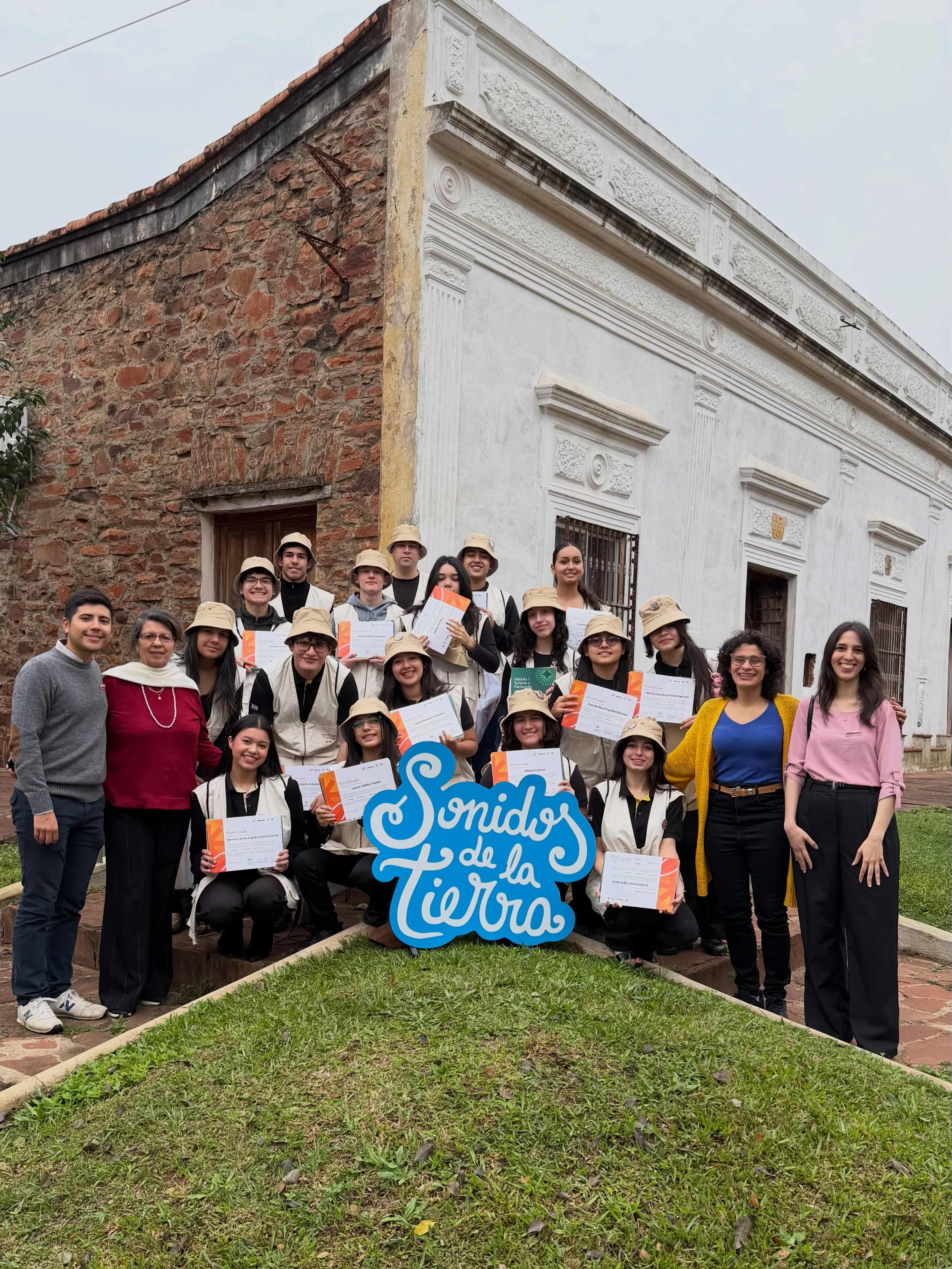 Informadores Turísticos culminan su formación para promover el patrimonio de sus comunidades.