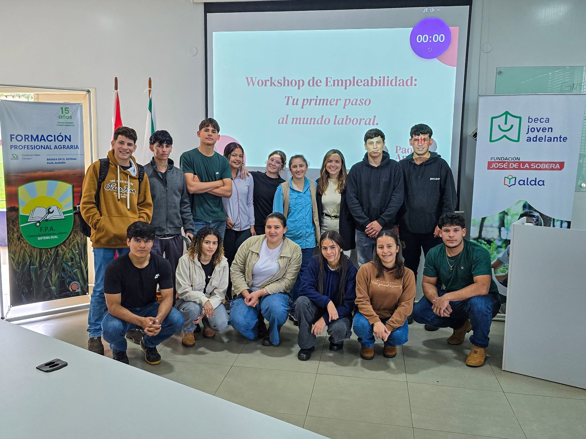 Nuevos talleres fortalecen la formación de los participantes de la Beca Joven Adelante
